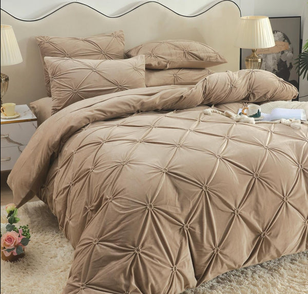 Lenjerie Premium tip Catifea cu Pliuri Brodate COD: LPB32